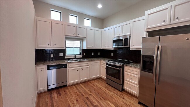 Building Photo - 2710 Hullsmith Dr