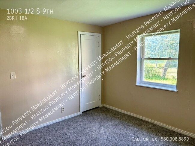 Building Photo - 1003 1/2 S 9th-