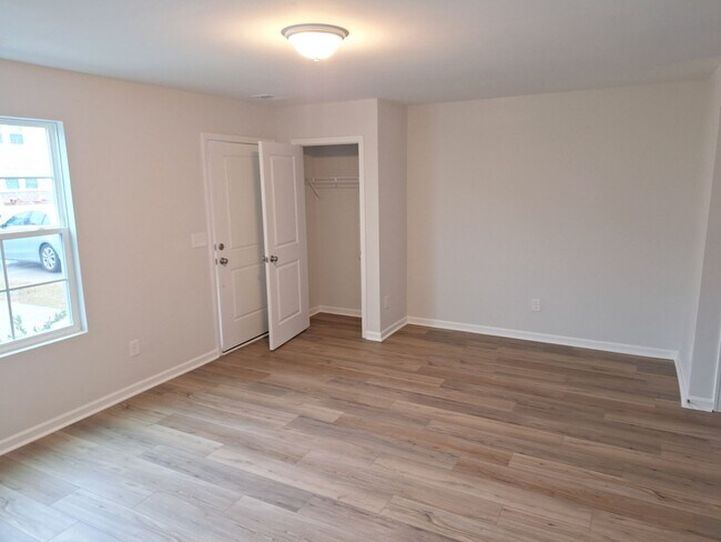 Building Photo - MOVE IN SPECIAL!!! Fabulous New Townhouse in Columbia SC!