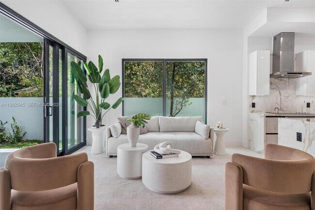 Building Photo - 2937 SW 21st St