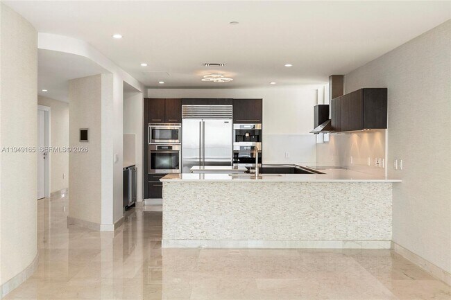 Building Photo - 17001 Collins Ave