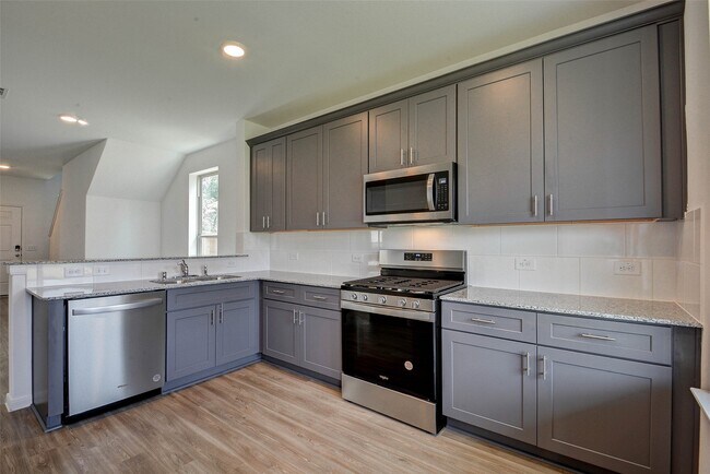 Building Photo - 16642 Teak Mantle Rd