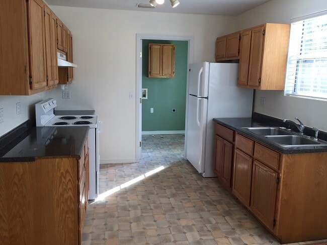 Building Photo - 1102 NE 16th Ave