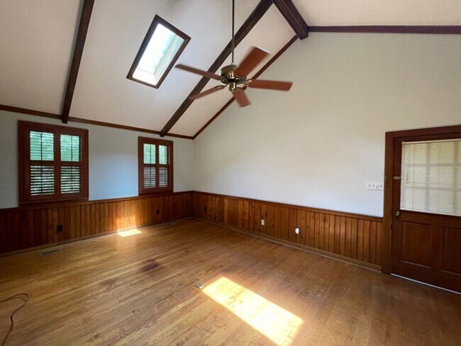 Building Photo - Wonderful ranch with inground pool!