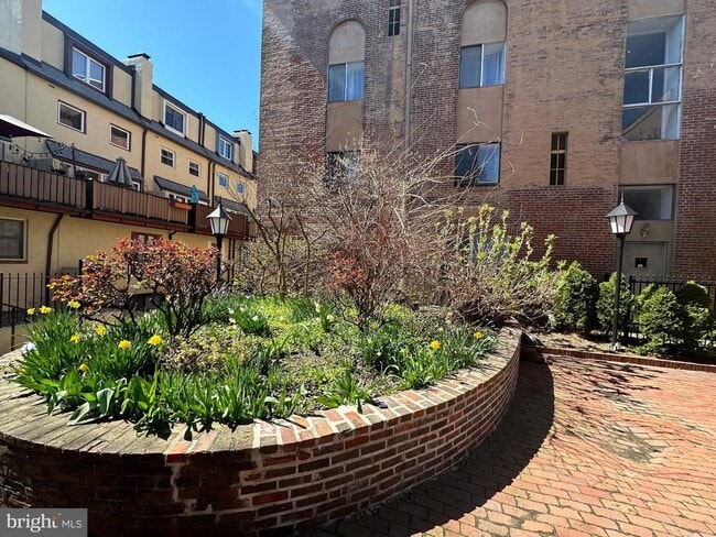 Building Photo - 1106 Lombard St