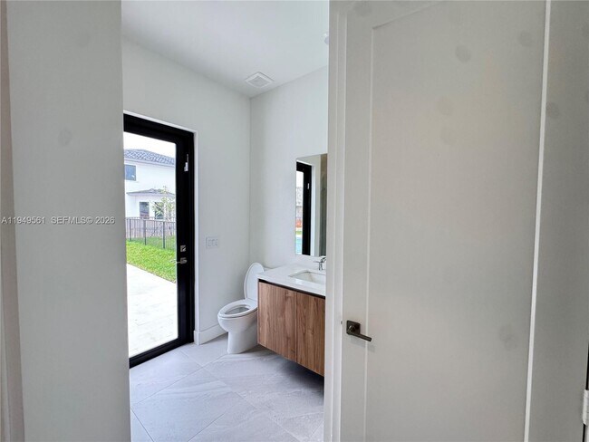 Building Photo - 19749 NE 16th Pl