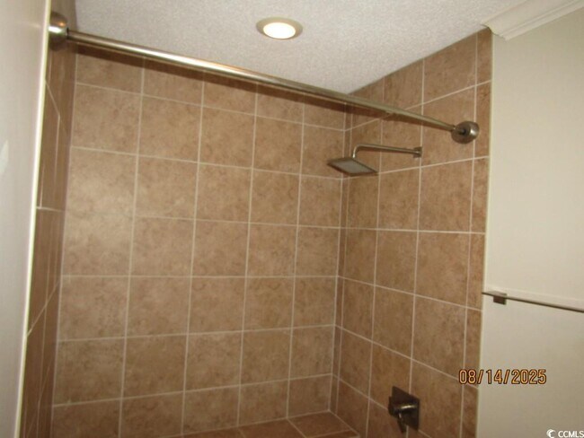 Building Photo - 4560 Greenbriar Dr