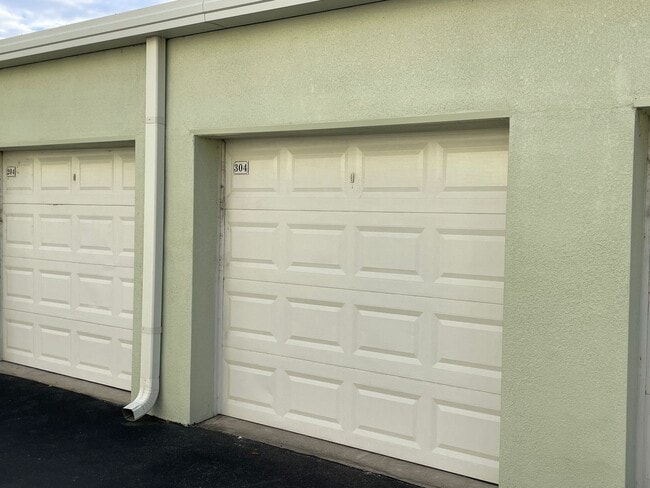 Building Photo - Upscale 3 BR Furnished Condo in Inlet at Sebastian