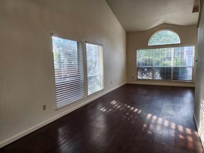 Building Photo - Beautiful Northwest Reno Home!