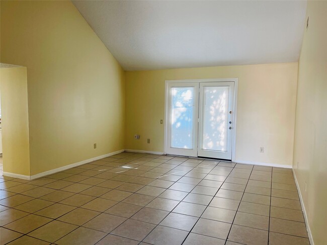 Building Photo - 210 Squires Bend