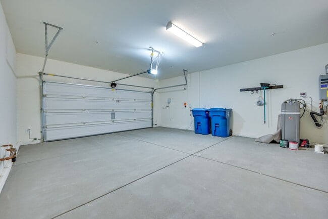 Building Photo - Green Valley!! Gated!! 4 Bedrooms!! Bed & Bath Downstairs!!  TANKLESS WATER HEATER!!! Covered pat...