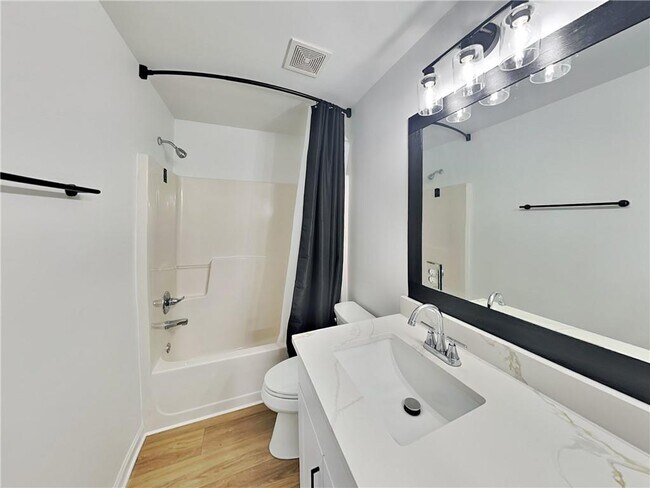 Building Photo - 515 Bigelow Ct