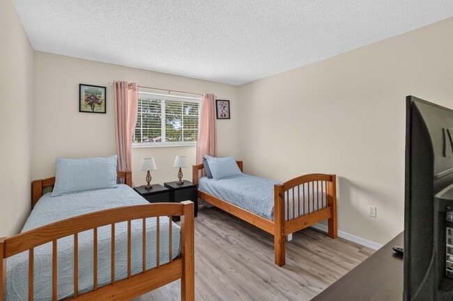 Building Photo - 1550 Casterton Cir