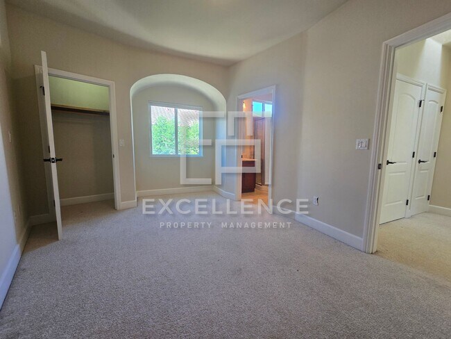 Building Photo - 3/3.5 Townhouse with 2 Car Garage, 2 Maste...