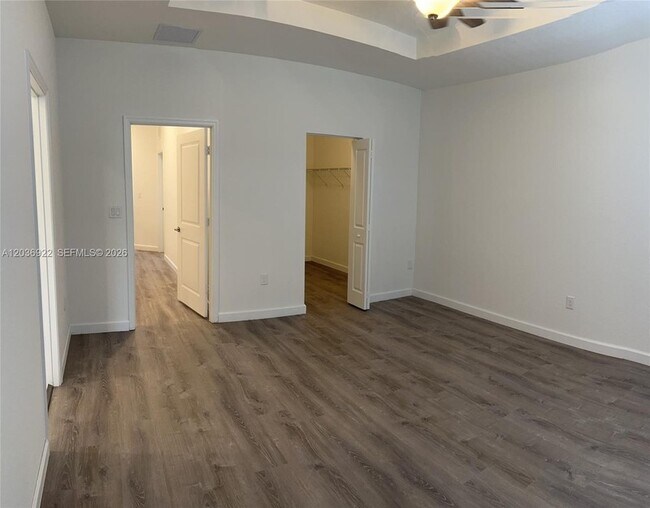 Building Photo - 1120 SE 26th Ct