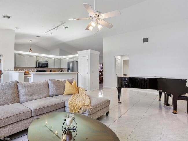 Building Photo - 3 br, 3.5 bath House - 2950 NE 188th St Ap...