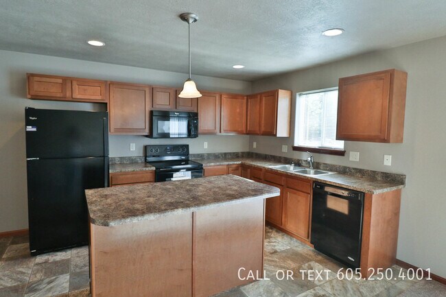 Building Photo - Sensational 2 bedroom Town Home in Harrisb...