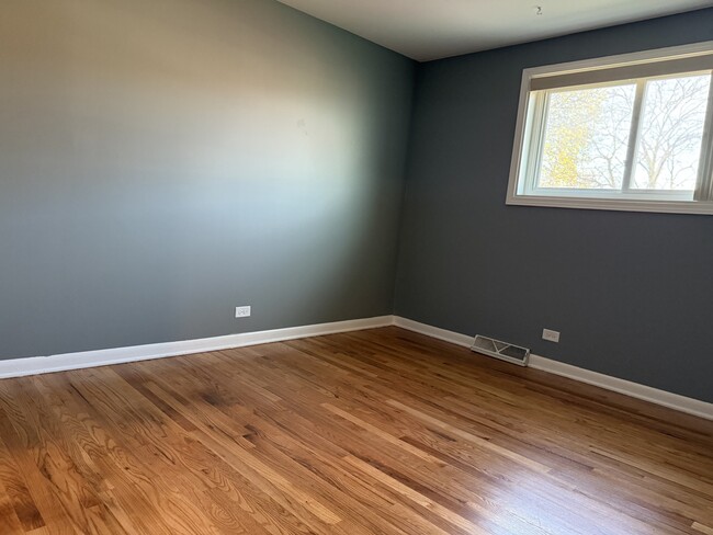 Building Photo - 517 James Ct