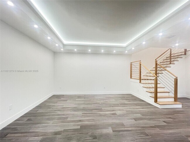 Building Photo - 2921 SW 30th Ct