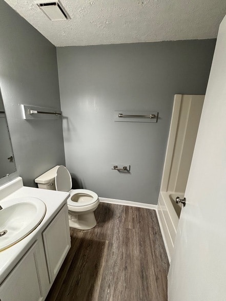 Building Photo - 3415 Meadow Ct