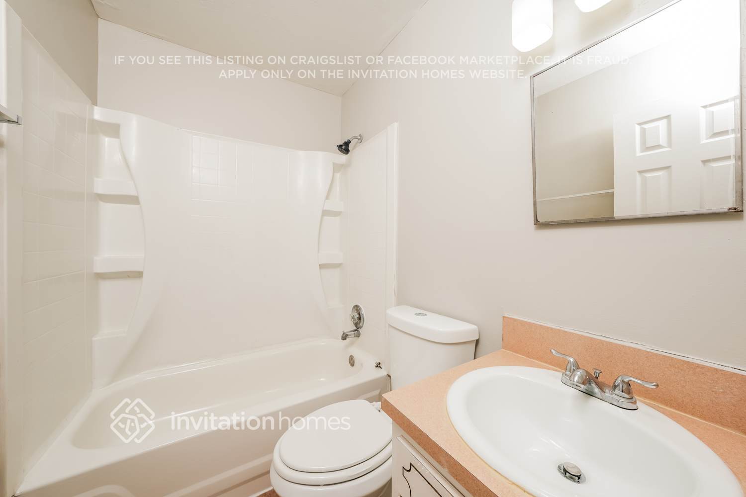 Building Photo - 9014 Fashion Pl