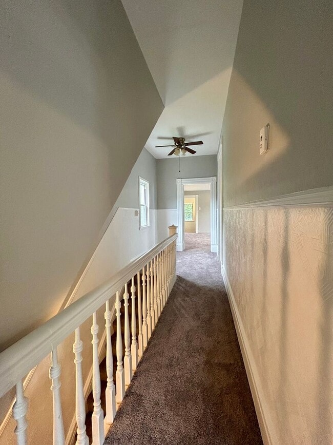 Building Photo - Large 3bd/ 1.5 bath Home w/Attic Room l Sp...