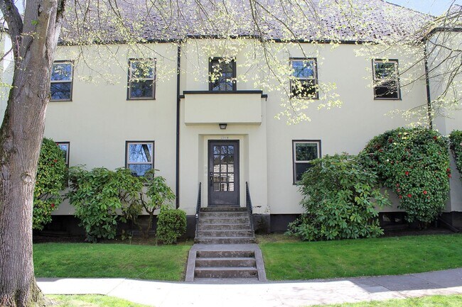 Building Photo - 2310 SE 22nd Ave