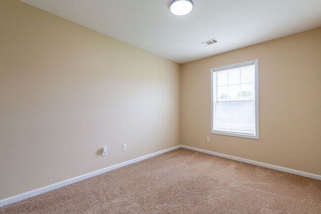 Building Photo - 3 Bed/2 Bath Townhouse in Douglasville!