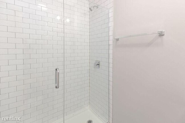 Building Photo - 2 br, 2 bath Townhome - 2907 Ellwood Ave