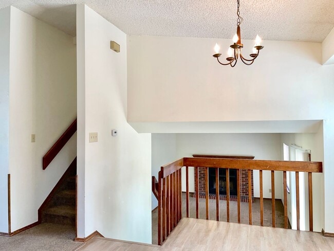 Building Photo - 3 Bedroom Home Right Off the Powers Corrid...