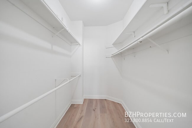 Building Photo - 333 S Elm Dr