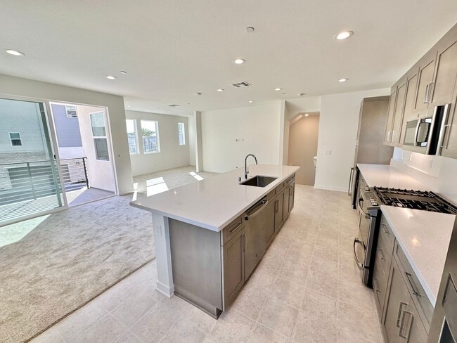 Building Photo - Brand New Townhome Overlooking Mission Valley