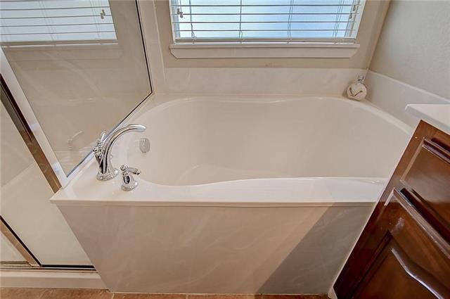 Building Photo - 5009 Holliday Dr