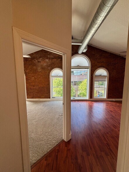 Building Photo - 135 E Prairie Ave