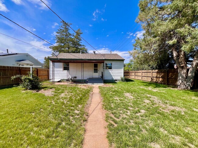 Building Photo - Cozy 2 bed 1 bath Home with Fenced Yard!