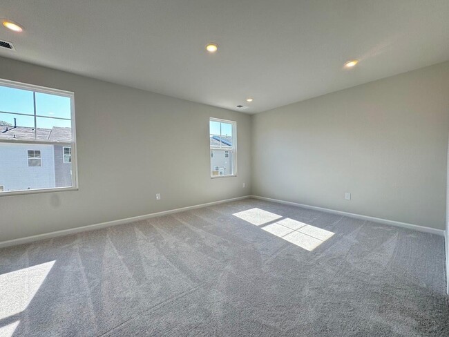 Building Photo - 4 Bedroom 3.5 Bath for Rent