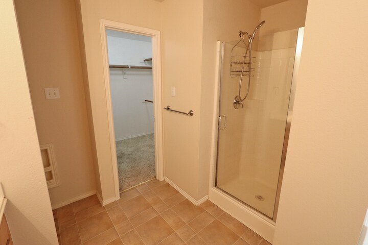 Building Photo - 1000 Warbler Ln