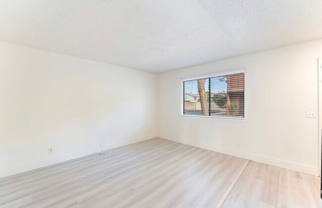 Building Photo - 200 Bel Port Dr