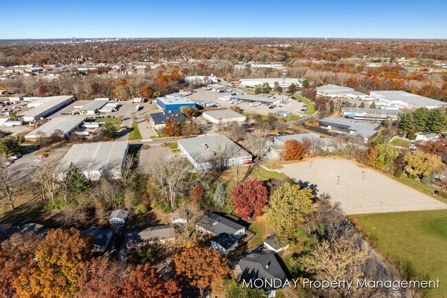 Building Photo - 945-947 Lancashire Ct SE