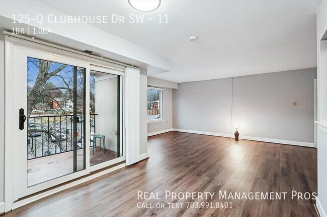 Building Photo - 125 Clubhouse Dr SW