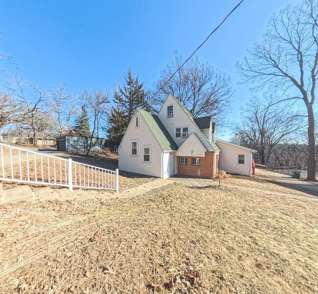 Building Photo - Charming 3 Bedroom 1.5 Bath in Clive