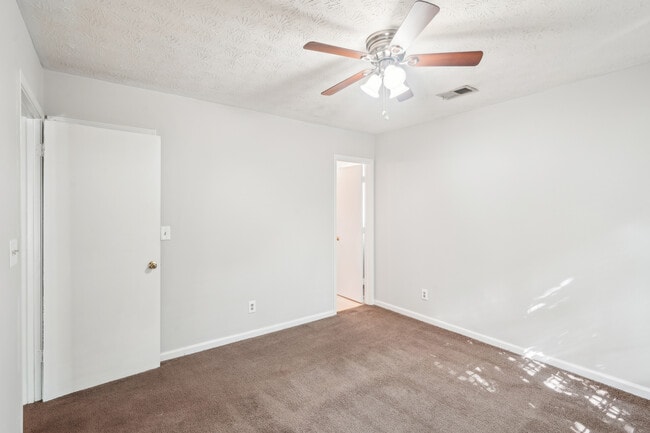 Building Photo - 1066 Rock Creek Ln