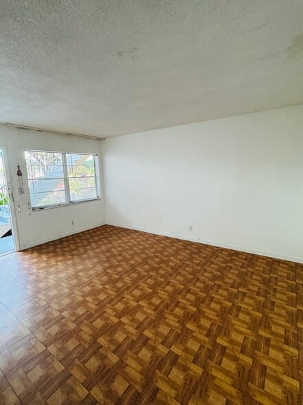 Building Photo - 606 S Center St