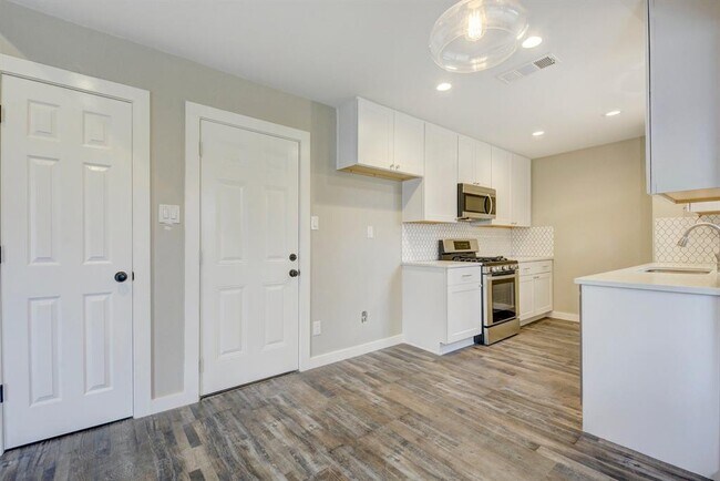 Building Photo - 2522 Carlow Dr