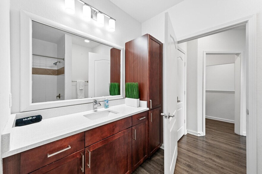 Building Photo - 4800 Seascape Way