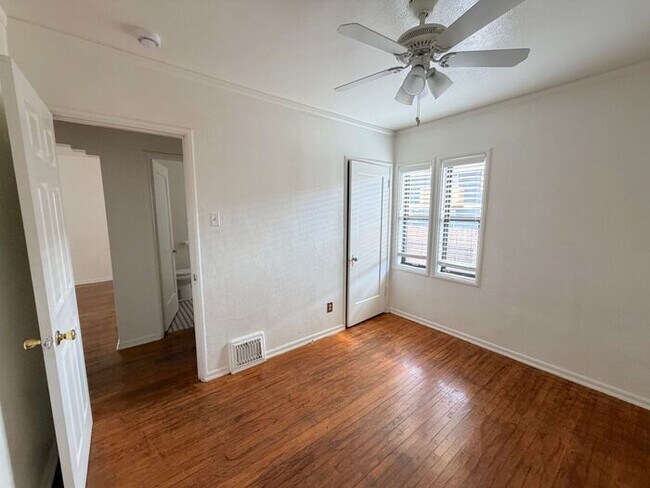 Building Photo - Reno Affordable House 3 Bedroom/1 Bath/ 1 Cat Friendly