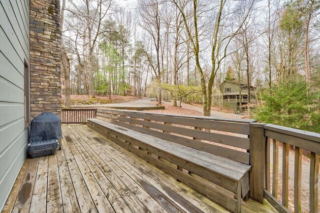Building Photo - 325 White Water Run