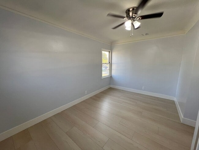 Building Photo - Burbank 3 bedroom 2 bathroom house for ren...