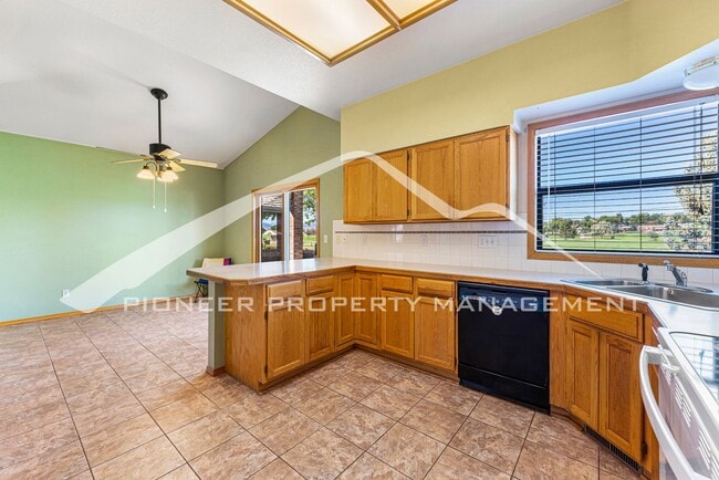 Building Photo - Spacious Home with Central AC and Gas Fireplace