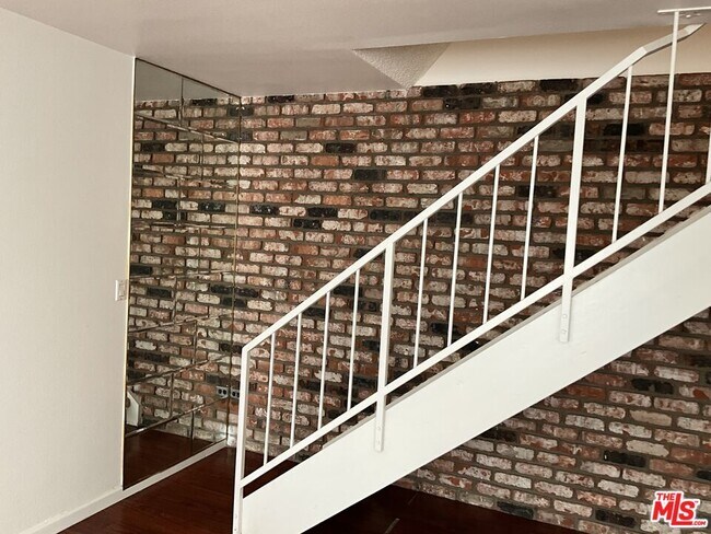 Building Photo - 18217 Vía Calma